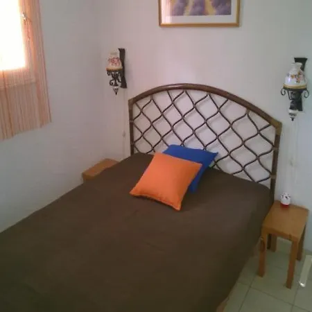 ヴィラ 6 Pers, 1 Chambre, 1 Mezzanine, Rdj, Piscine Et Parking Au Calme De La Pinede - Ref Para21 アグド